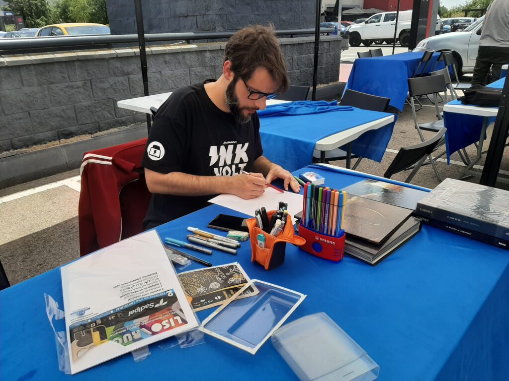 David Ardila dedicando juegos en el Krunch 2025