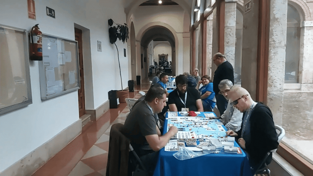 Zona de acreditaciones y bienvenida de las jornadas de simulación histórica en los pasillos de la Universidad de Alcalá.